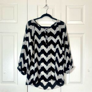 Massini Black and White Zigzag 3/4 Sleeves Blouse Size M